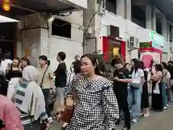 Warga Pekalongan dengan Rela Antre Makanan Viral di Blok M Meskipun di Kampung Tidak Ada